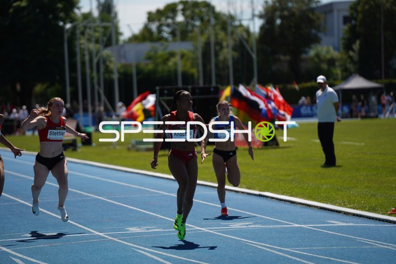 Anochili Lena (#77) beim Sprint im Michael-Hoffmann-Stadion Mannheim