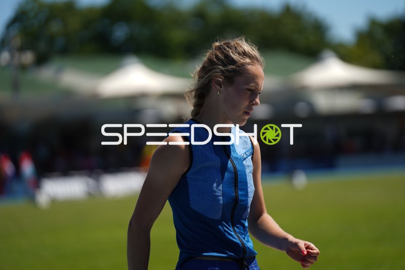 Athletin bei Leichtathletik-Wettkampf im Michael-Hoffmann-Stadion Mannheim