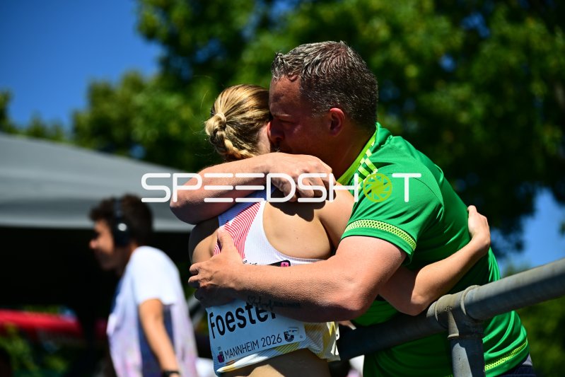Ine Impens (#108) bei emotionalem Moment in Mannheim 2026
