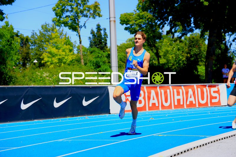 Johannes Lorz (#31) beim 400m-Lauf im Michael-Hoffmann-Stadion Mannheim