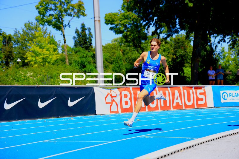 Johannes Lorz (#31) beim 400m-Lauf im Michael-Hoffmann-Stadion Mannheim
