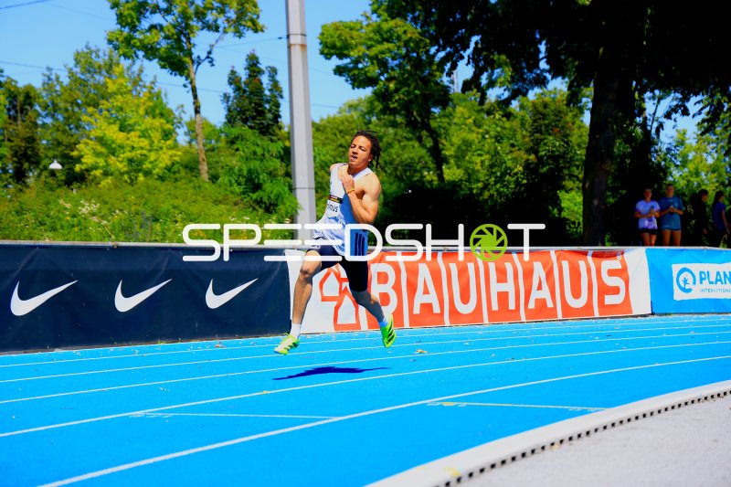 Adrian Primus (#25) beim 400m-Lauf im Michael-Hoffmann-Stadion Mannheim
