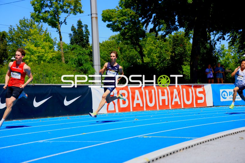 Jonathan Perner (#457) und Dennis Beyer (#70) im 400m-Lauf in Mannheim