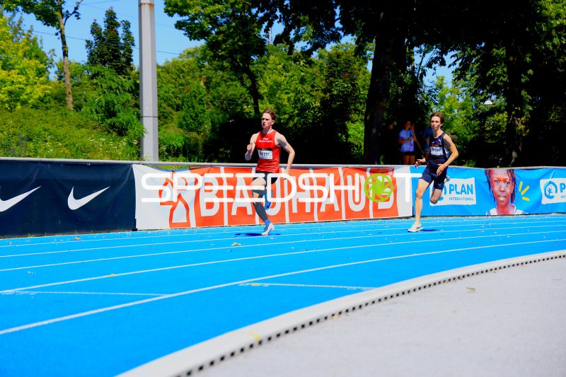 Jonathan Perner beim 400m-Lauf im Michael-Hoffmann-Stadion Mannheim