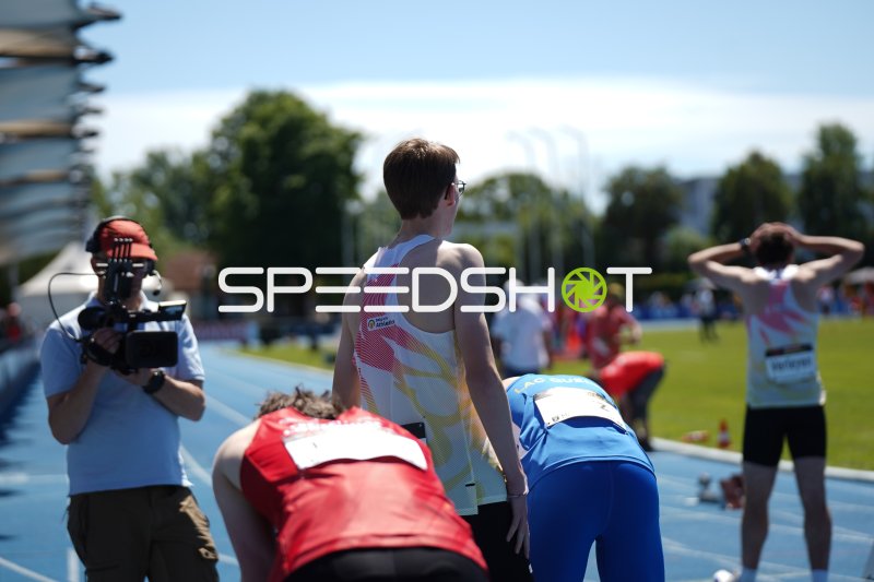 Athleten bereiten sich auf den Start vor im Michael-Hoffmann-Stadion Mannheim