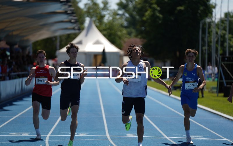 Jonathan Perner im Zieleinlauf beim 400m-Sprint in Mannheim