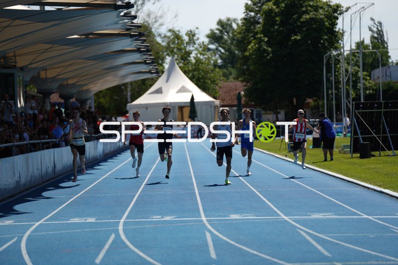 400m-Lauf im Zieleinlauf: Primus, Lorz, Moulin und weitere Athleten