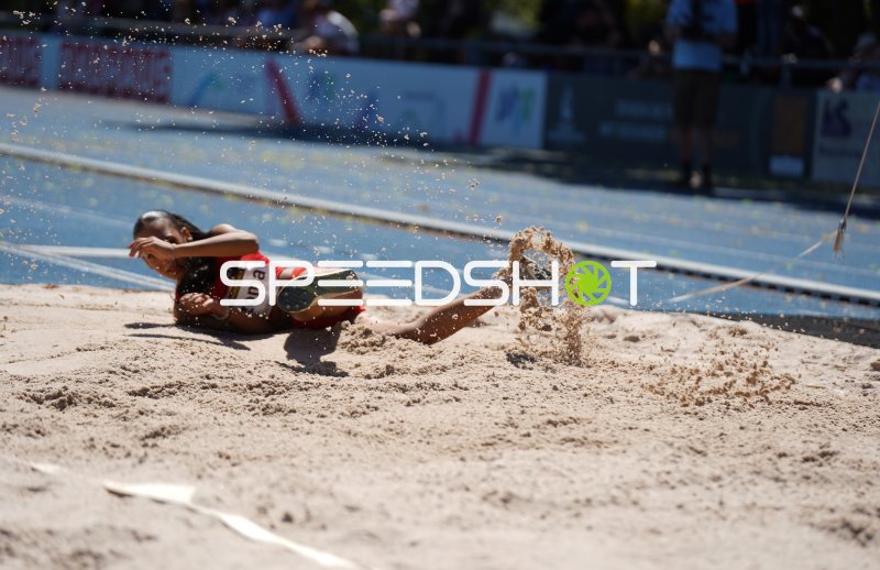 Weitsprung-Landung im Sand beim Leichtathletik-Meeting in Mannheim