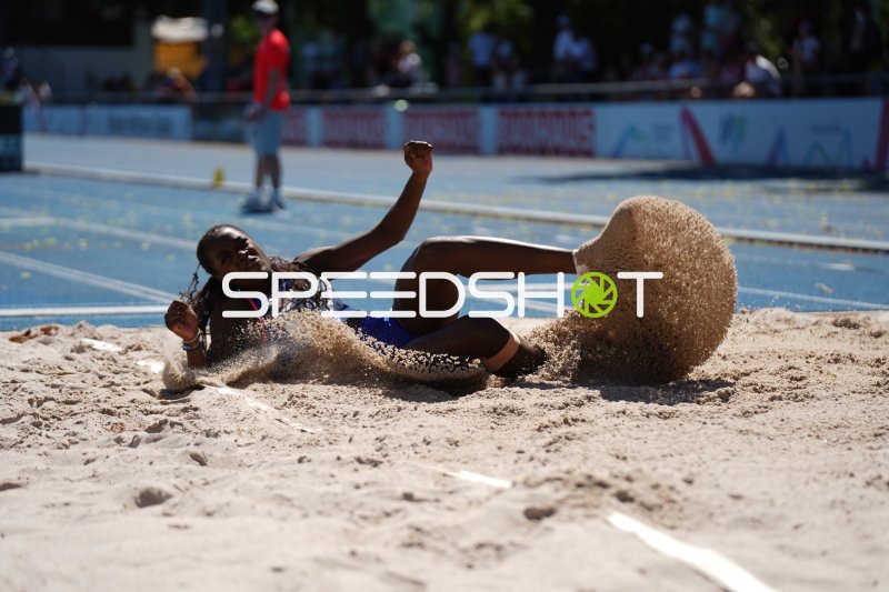 Weitsprung-Landung im Sand beim Leichtathletik-Meeting in Mannheim