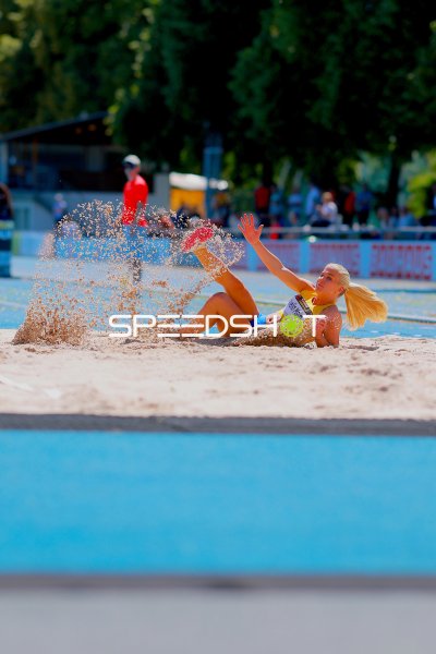 Weitsprung-Landung im Sand beim Leichtathletik-Meeting in Mannheim