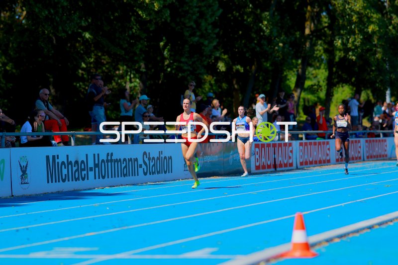 Line Schröder (Hamburger SV) beim 10H-Lauf im Michael-Hoffmann-Stadion Mannheim