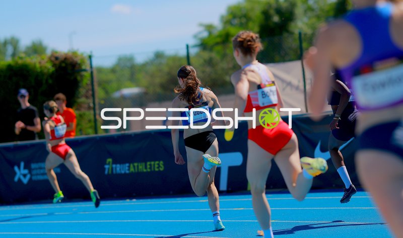 Mieke Wübben (#377) im 400m-Lauf beim Mannheim Gala Meeting