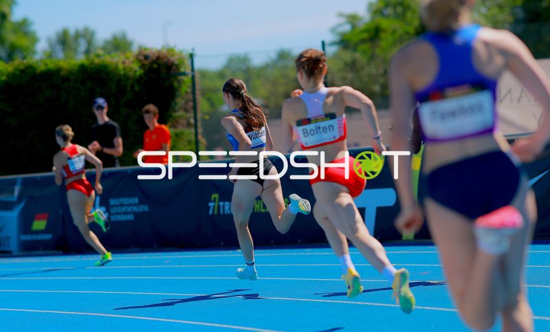 Amke Bolten (#381) und Mieke Wübben (#377) im 400m-Lauf in Mannheim
