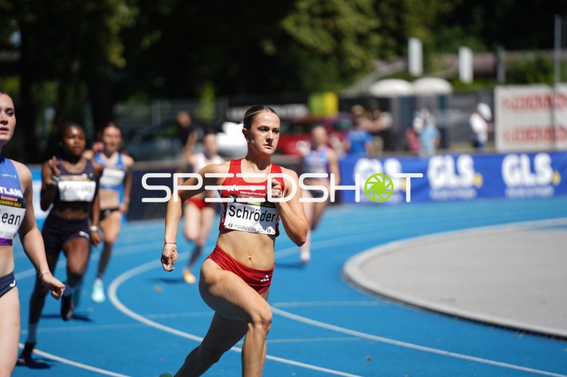Line Schröder (#85) beim Sprint im Michael-Hoffmann-Stadion Mannheim