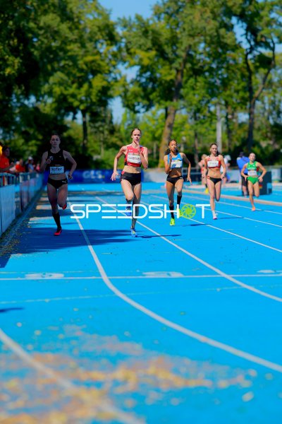 Amelie Kofler (#368) beim 400m-Lauf im Michael-Hoffmann-Stadion Mannheim
