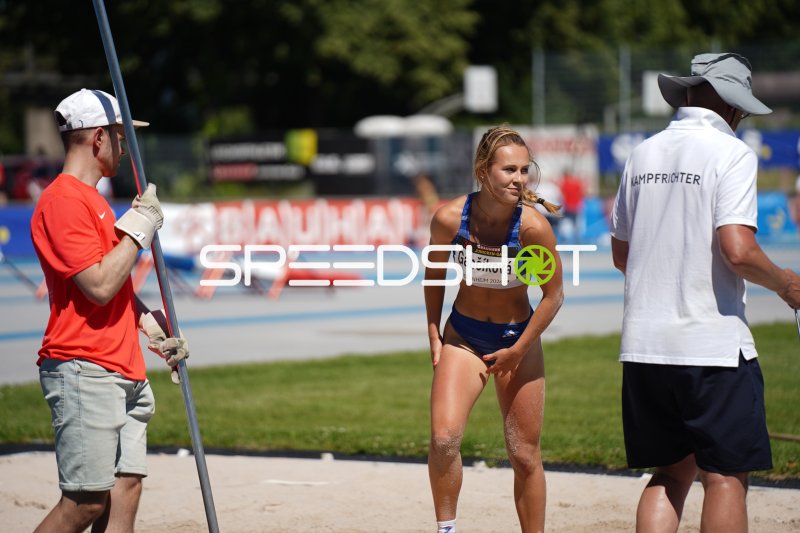 Nela Gabčíková (#343) im Dreisprung bei der Junioren-Gala Mannheim 2026
