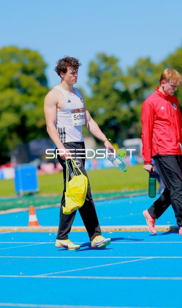 Athlet Schmidt auf der Tartanbahn beim Leichtathletik-Meeting in Mannheim