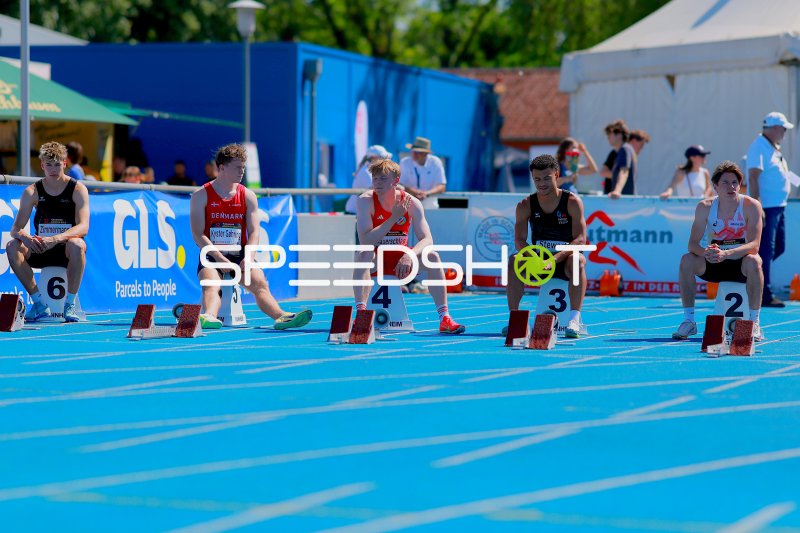 Startaufstellung im Sprint – Tyrese Stewart (#71) und weitere Athleten in den Startblöcken