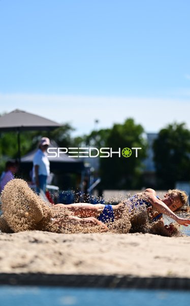 Weitsprung-Landung im Sand beim Leichtathletik-Meeting in Mannheim