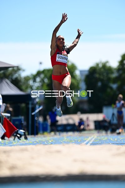 Emily Uzoma beim Dreisprung im Michael-Hoffmann-Stadion Mannheim