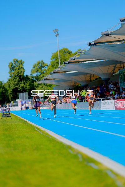 Timea Rankl (#326) und weitere Athletinnen im Sprint im Michael-Hoffmann-Stadion