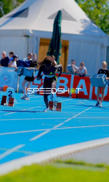 Zoé Cilliers (#354) beim Sprint-Start im Michael-Hoffmann-Stadion Mannheim