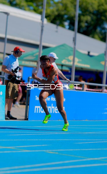 Sprinterin beim 400m-Lauf im Michael-Hoffmann-Stadion Mannheim