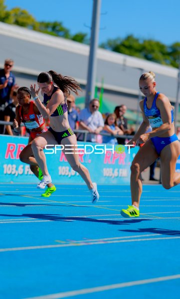 Sprintduell auf der blauen Bahn im Michael-Hoffmann-Stadion Mannheim