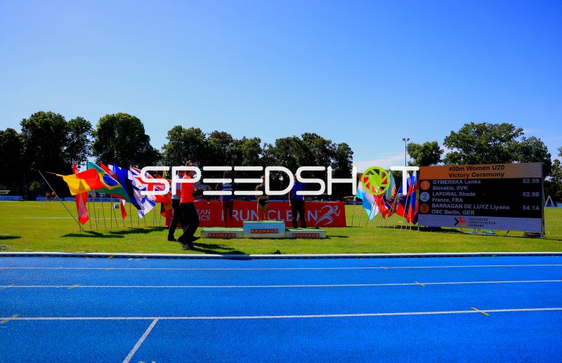 Siegerehrung 400m Women U20 mit Lenka Gymerská, Shade Laporal und Liyana Barragan De Luyz