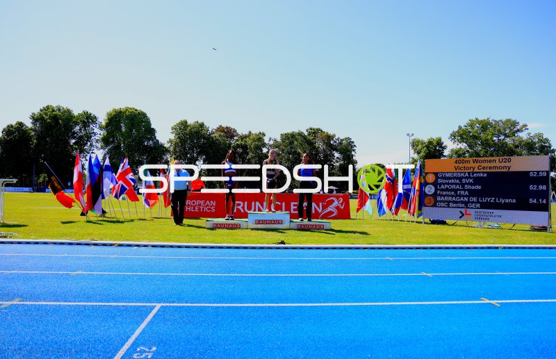 Siegerehrung 400m Women U20 mit Liyana Barragan De Luyz auf Platz 3