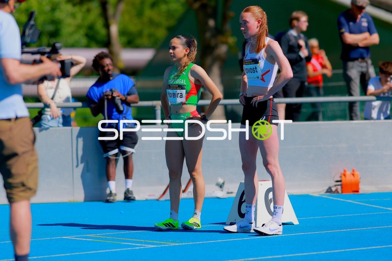 Mariana Moreira (#285) und Sterre Provost (#121) vor dem 800m-Start in Mannheim