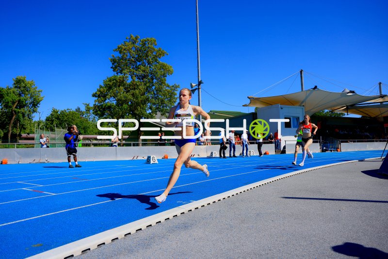 Victoria Osen (#274) beim 800m-Lauf im Michael-Hoffmann-Stadion Mannheim