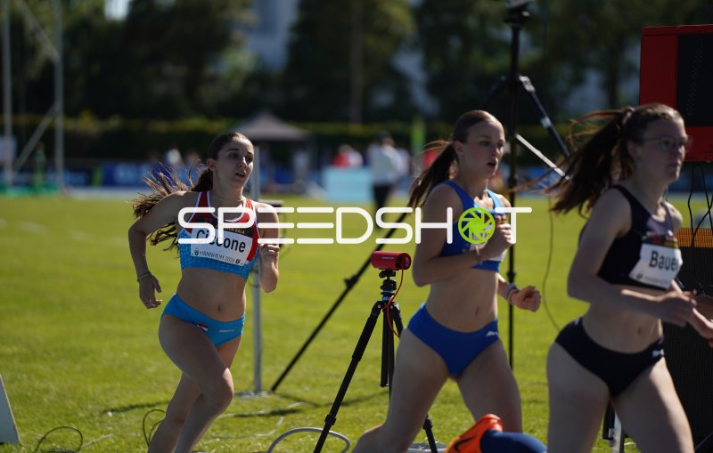 Helene Deistler beim 800m-Lauf bei der Bauhaus Junioren-Gala Mannheim 2026