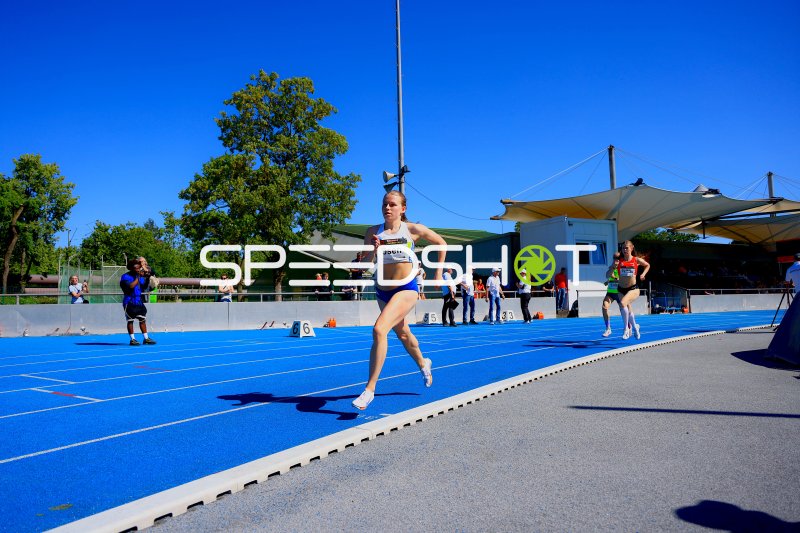 Victoria Osen (#274) beim 800m-Lauf im Michael-Hoffmann-Stadion Mannheim