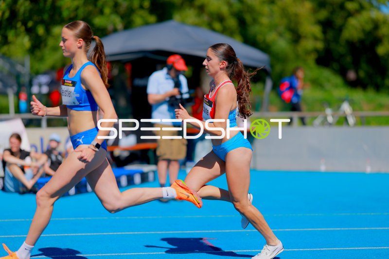 Helene Deistler beim 800m-Lauf im Michael-Hoffmann-Stadion Mannheim