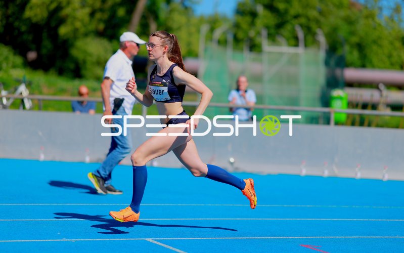 Smilla Bauer (#446) beim 800m-Lauf im Michael-Hoffmann-Stadion Mannheim