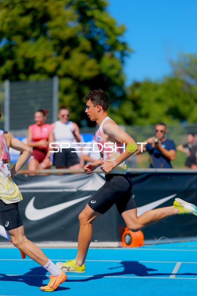 Läufer beim 400m-Lauf im Michael-Hoffmann-Stadion Mannheim