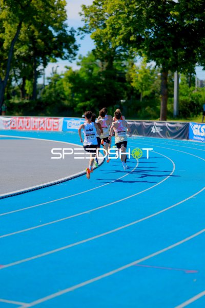 Bastian Schön (#1) und François Collette (#94) im 800m-Lauf in Mannheim