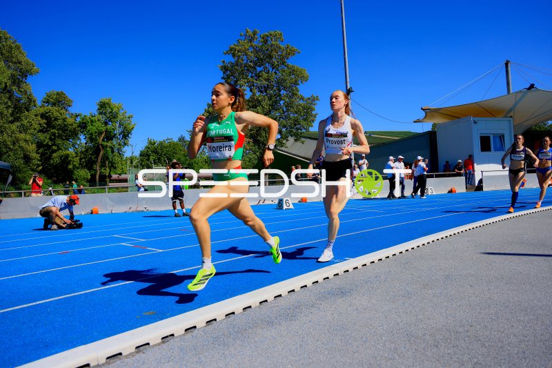 Mariana Moreira und Sterre Provost im 800m-Lauf in Mannheim
