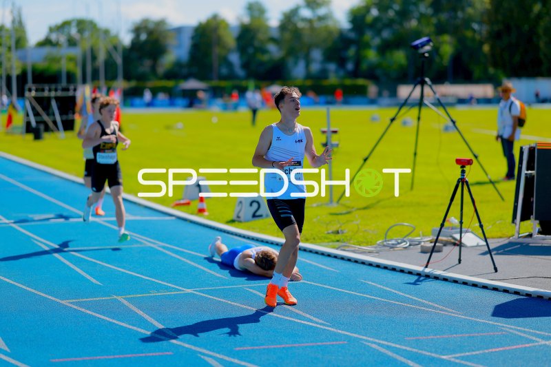 Bastian Schön (#1) nach dem 800m-Lauf im Michael-Hoffmann-Stadion Mannheim