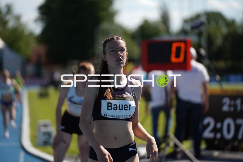 Smilla Bauer (#446) beim 800m-Lauf im Michael-Hoffmann-Stadion Mannheim