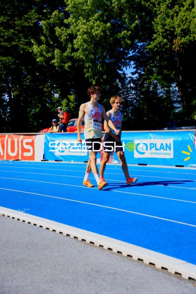 Zwei Athleten auf der Tartanbahn im Michael-Hoffmann-Stadion Mannheim