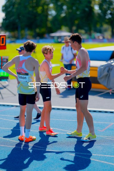 Noah Simon (#127) begrüßt Konkurrenten beim Leichtathletik-Meeting in Mannheim
