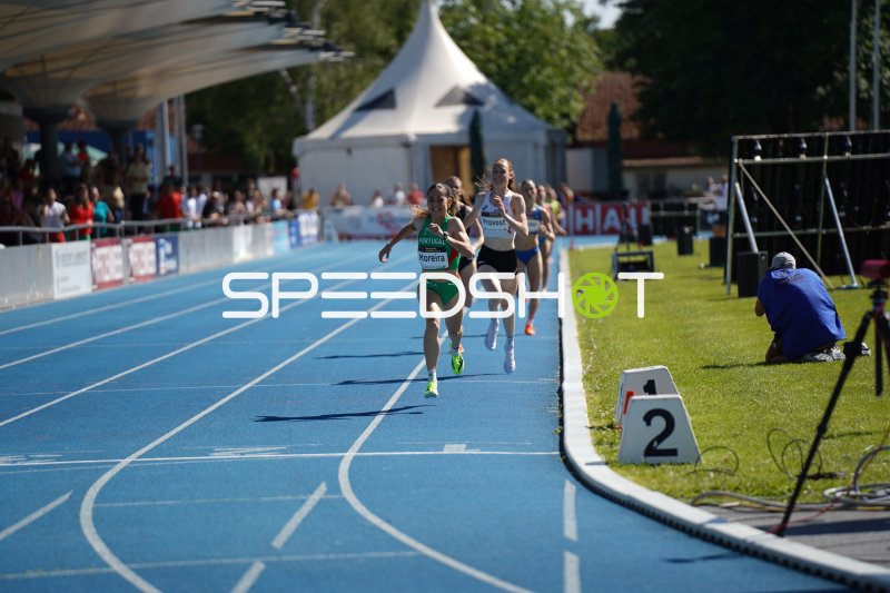 Mariana Moreira (Portugal) führt das 800m-Feld in Mannheim an