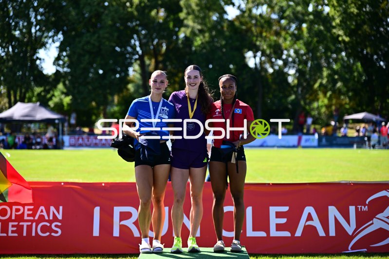 Siegerehrung mit Anochili Lena, Xenia Buri und Goretzka Emma in Mannheim