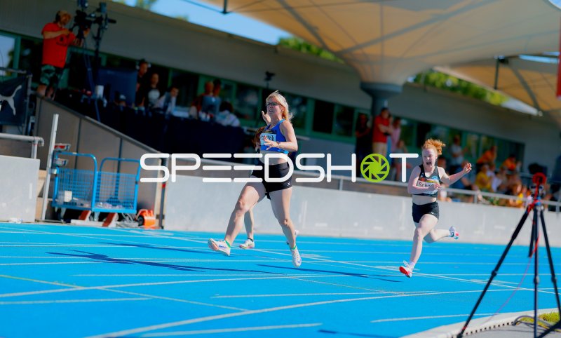 Sprintduell auf der blauen Bahn im Michael-Hoffmann-Stadion Mannheim