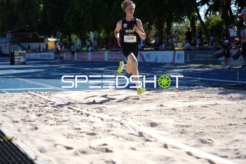 Jakob Henry Lück (#376) beim Dreisprung im Michael-Hoffmann-Stadion Mannheim