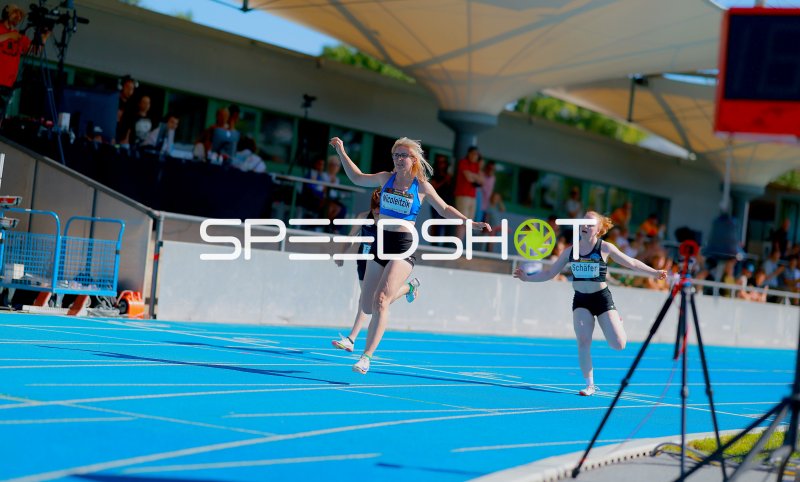 Nicole Nicoleitzik (#639) im Zieleinlauf beim Sprint im Michael-Hoffmann-Stadion