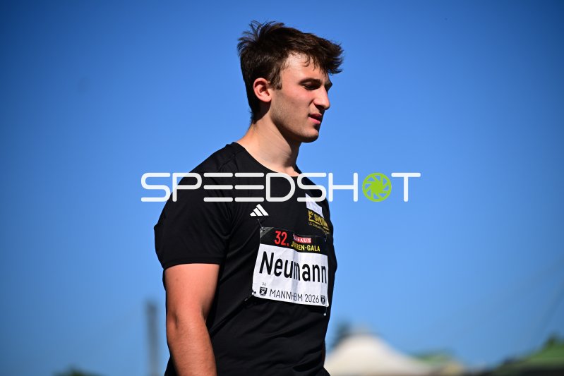 Marcel Neumann (#36) beim Speerwurf in Mannheim