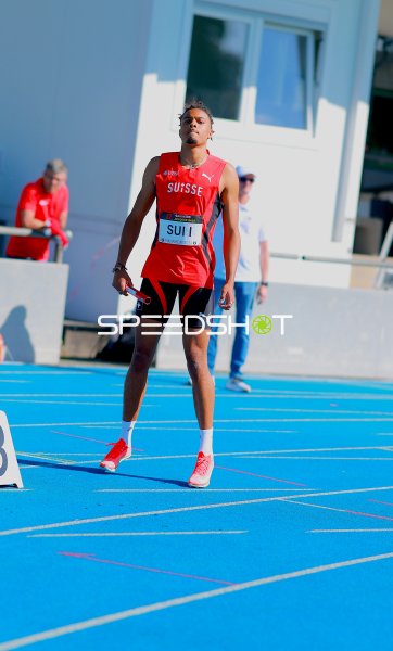 Schweizer Staffelläufer (#32) mit Staffelstab beim 4x100m-Staffellauf in Mannheim